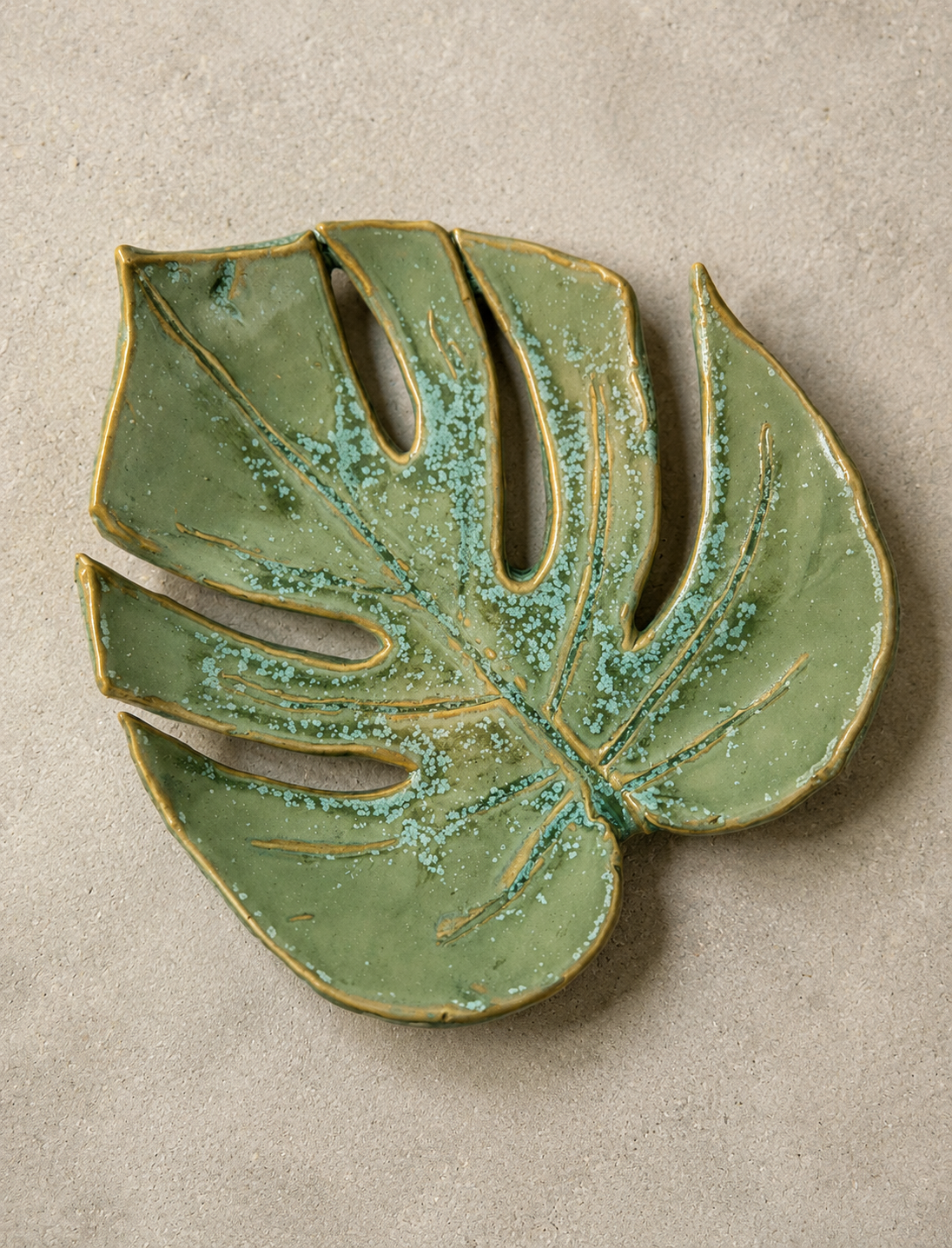 Green glazed monstera leaf trinket dish with speckled detailing